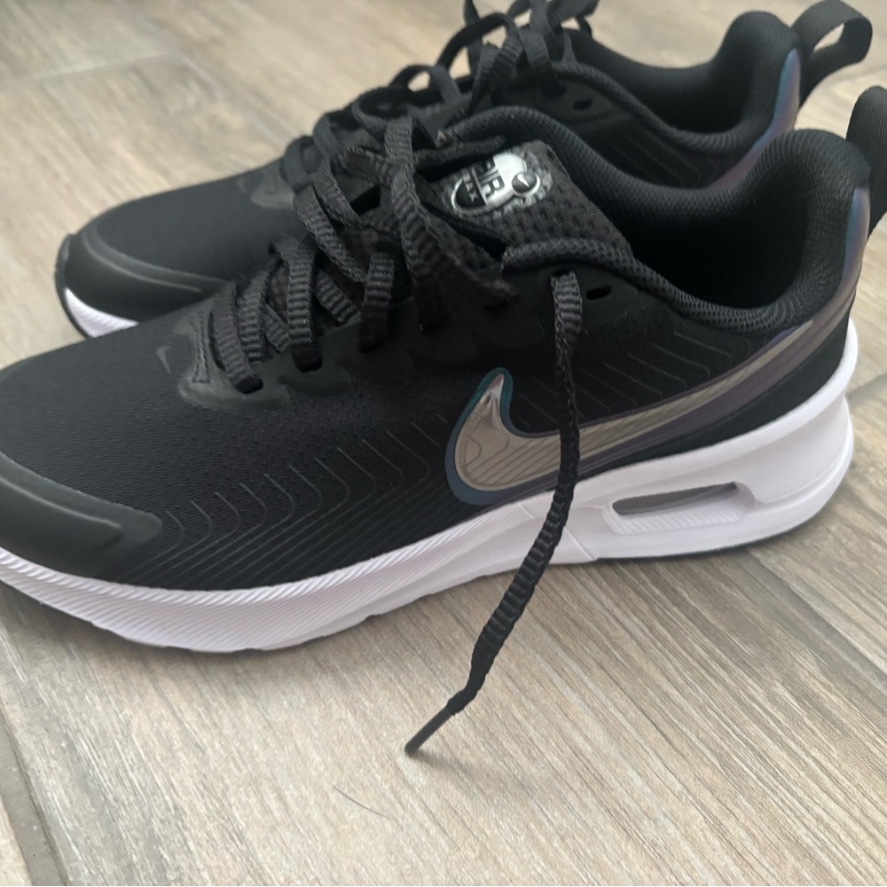 Nike Black and White Athletic Shoes women air max Nuaxis
